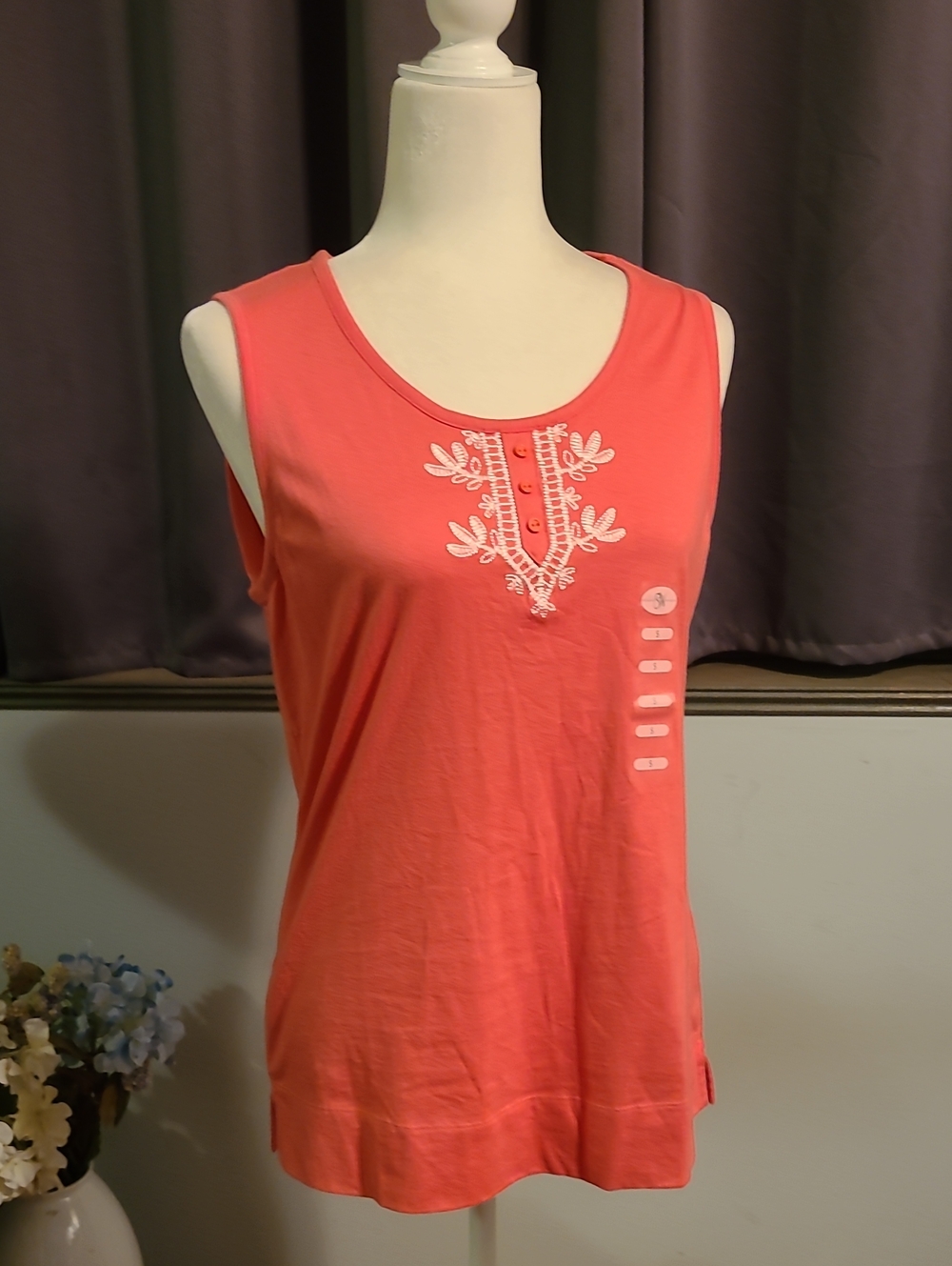 Studioworks Sleeveless Coral Embroidered Scoop Neck Tank Top - Small